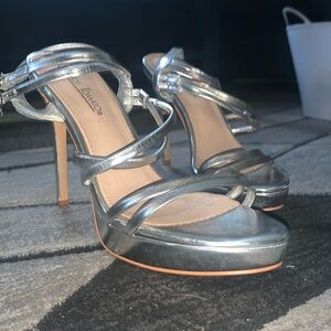 HOT TOMATO Silver Heels